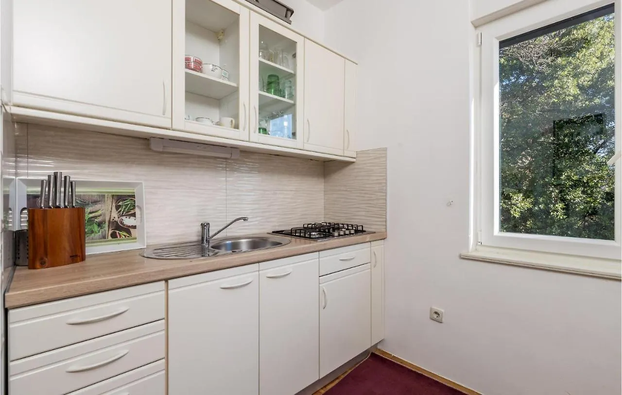 3 Bedroom Cozy Apartment In Opatija