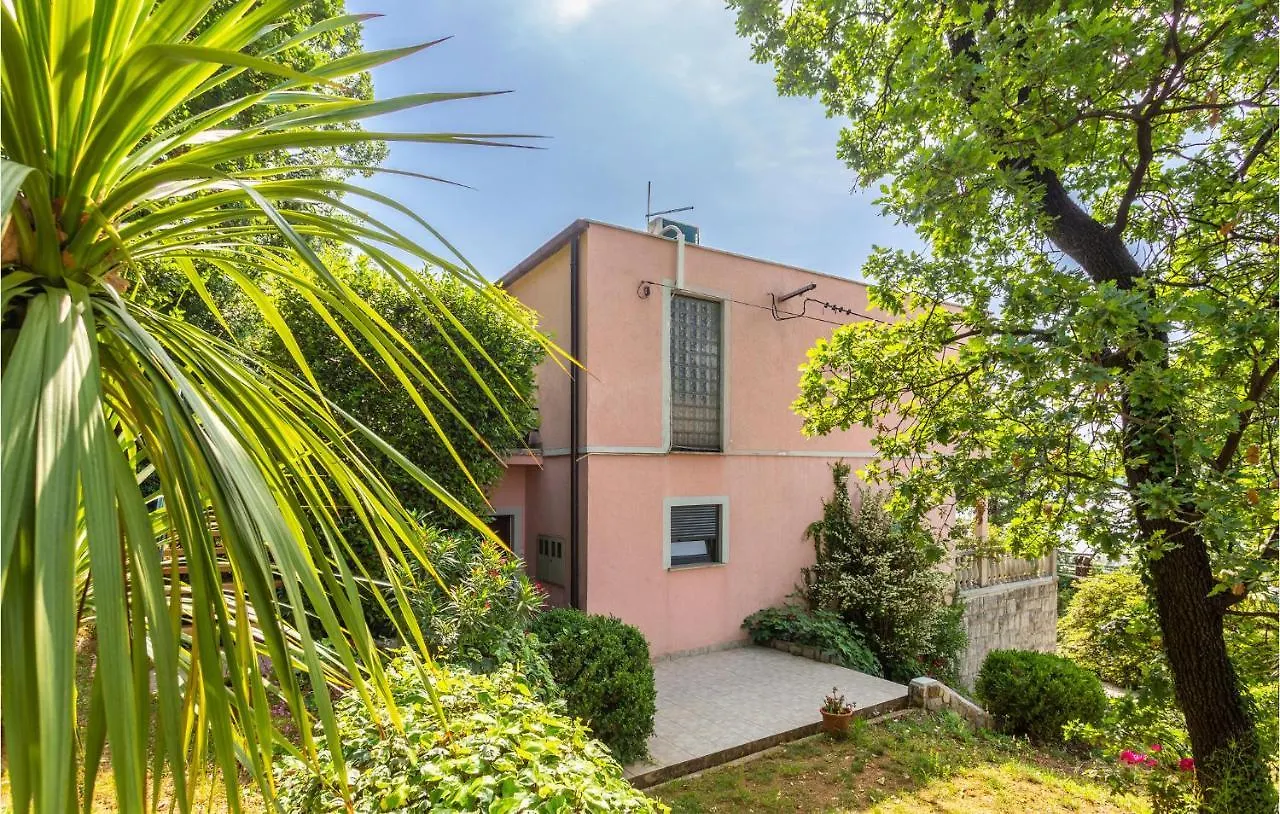 3 Bedroom Cozy Apartment In Opatija