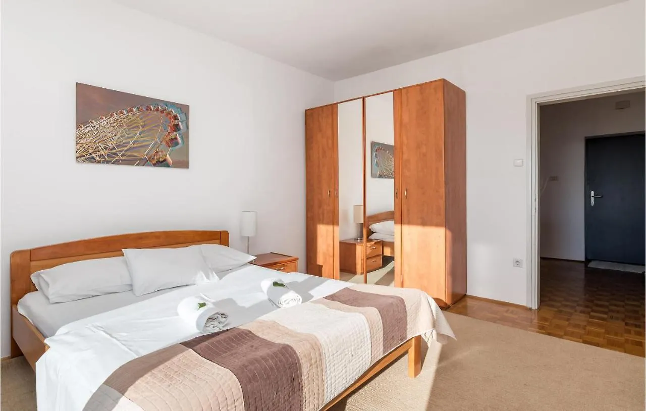 3 Bedroom Cozy Apartment In Opatija