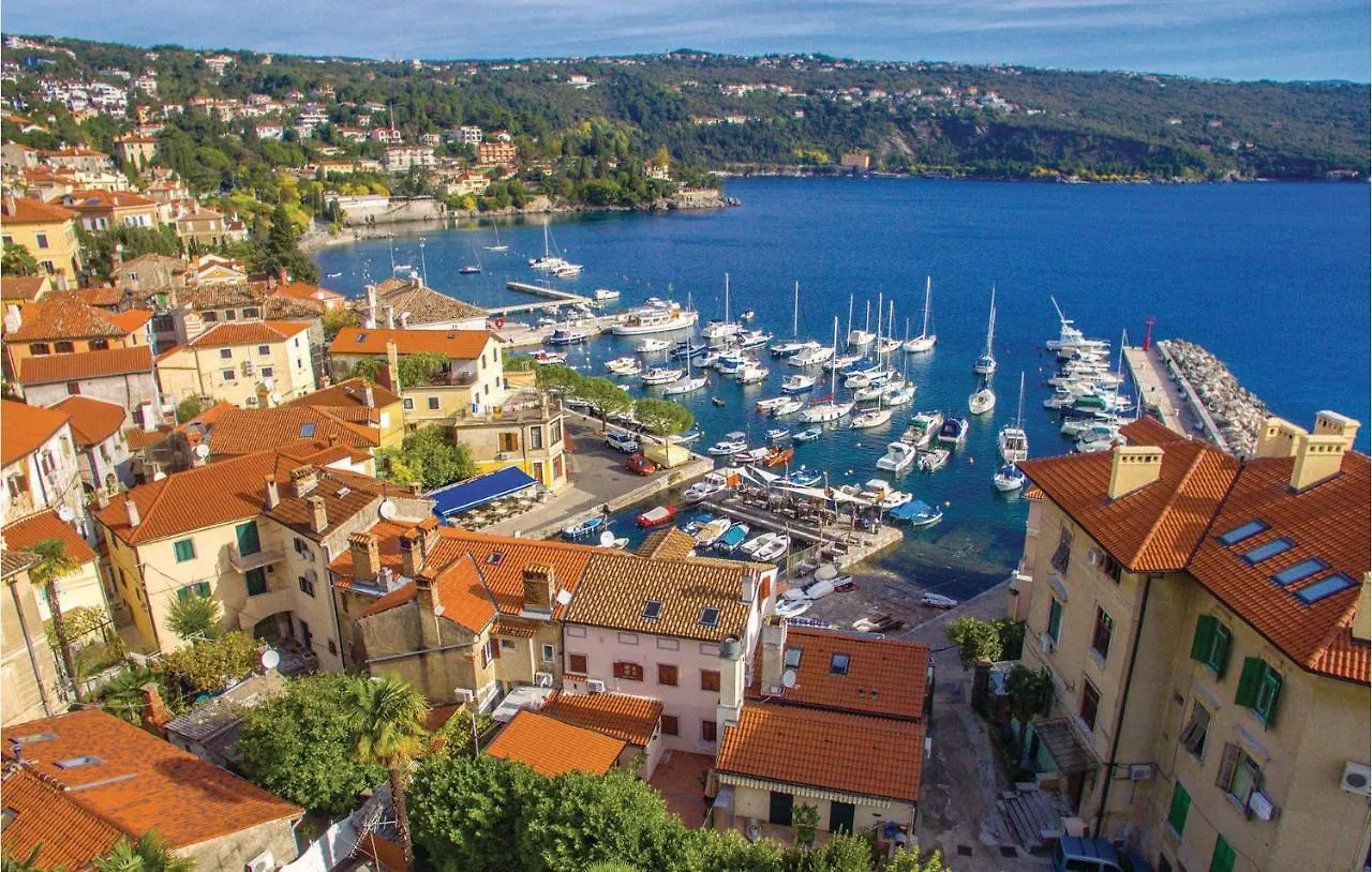 3 Bedroom Cozy Apartment In Opatija
