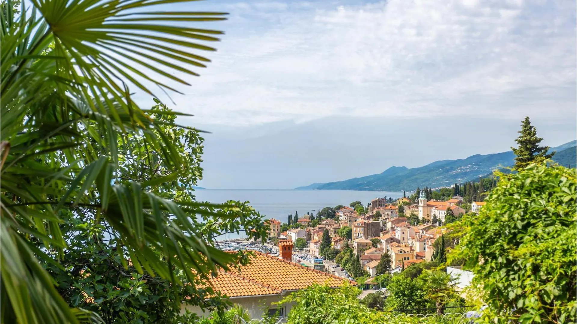 3 Bedroom Cozy Apartment In Opatija