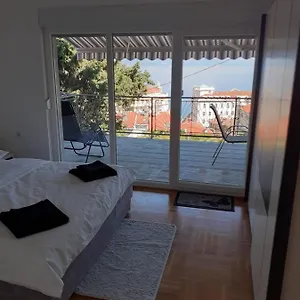  Apartment Ella,
